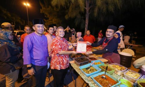 Murah rezeki pak cik nasi lemak ‘viral’