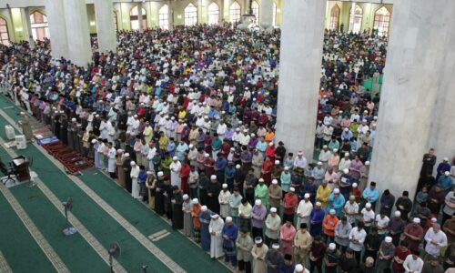 TYT, KM solat sunat Aidiladha bersama 3,000 jemaah
