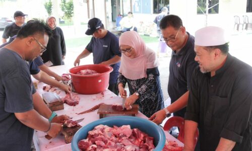 400 asnaf DUN Pengkalan Batu terima daging korban
