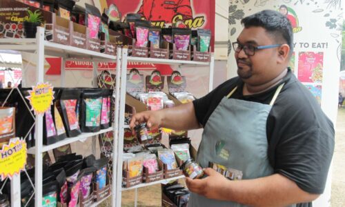 Peniaga lega, jualan ‘laku keras’