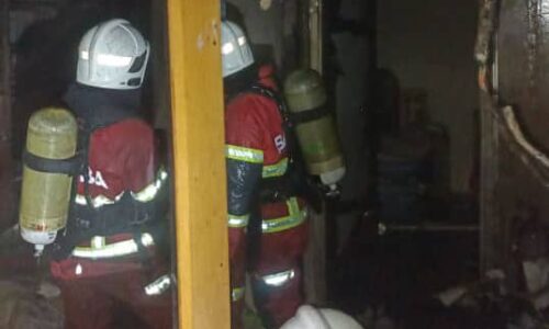 Bilik fail premis guaman terbakar