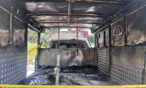 Lori terbakar, mujur selamat