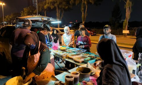 Penangan ‘viral’, peniaga nasi lemak syukur rezeki bertambah