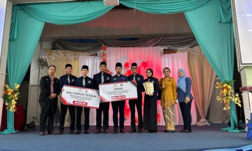 Pelajar SMK Tun Syed Zahiruddin memartabatkan penggunaan Bahasa Melayu