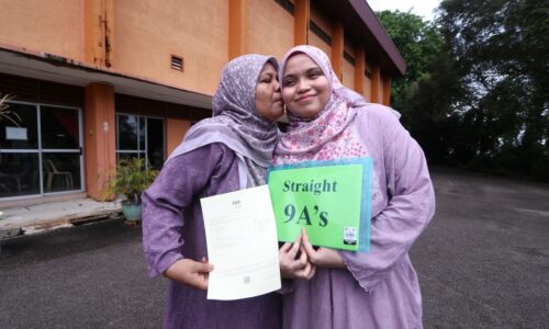 Hadiah anak tunggal banggakan ibu, ayah