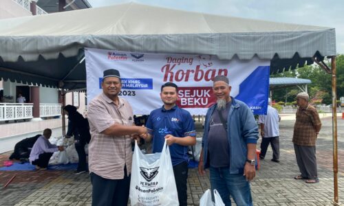 Agih 300 pek daging korban bantu asnaf Melaka