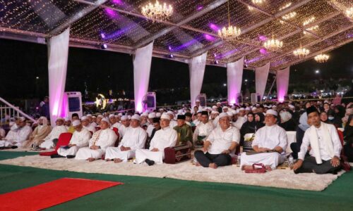 Lautan manusia bermunajat di Dataran Sejarah