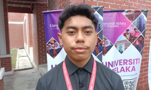 Teruja bergelar mahasiswa Unimel