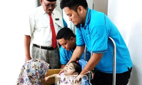 Kerusi roda khas untuk adik Naysa