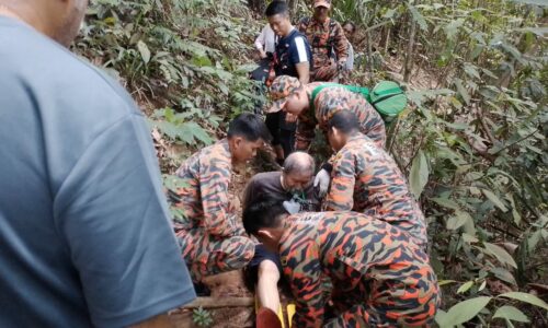 Warga emas sesak nafas ketika daki Bukit Beruang