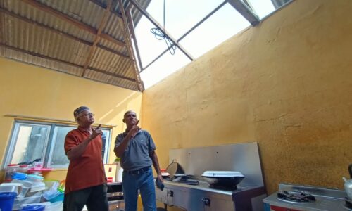 Menggigil lihat bumbung diterbangkan ribut