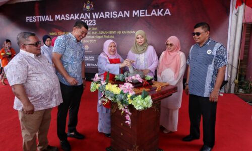 Tumbuk sambal belacan, masak sambal tahi minyak curi tumpuan