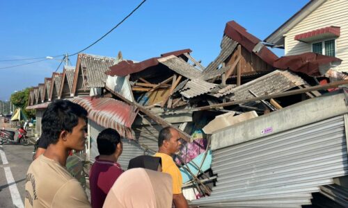 Pemilik reda kedai fotokopi dirempuh lori