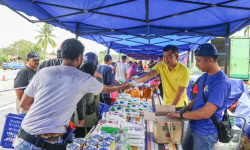 Beli barang murah, dapat gula dan Jalur Gemilang percuma