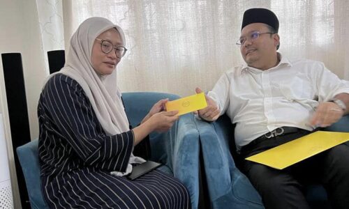 Agong beri sumbangan peribadi kepada balu mangsa nahas pesawat