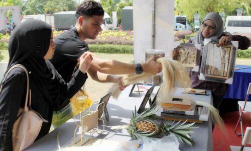 Daun nanas bukan lagi buangan