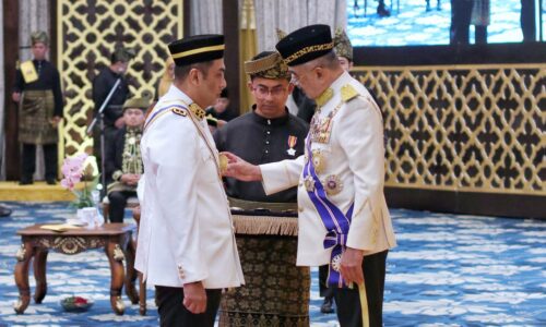 Adun Duyong, Mohd Noor Helmy dianugerahkan Datuk