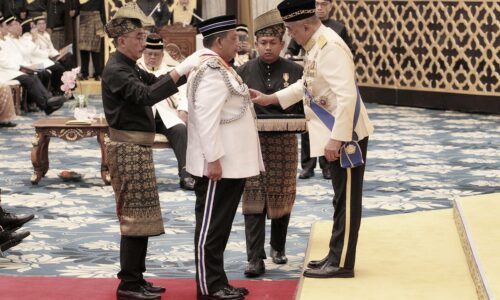 Ketua Polis Melaka, Adun Taboh Naning antara 349 penerima Darjah Kebesaran Melaka Sesi 2