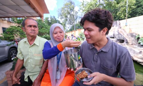 Tukang cuci berjaya hantar anak belajar ke Perancis