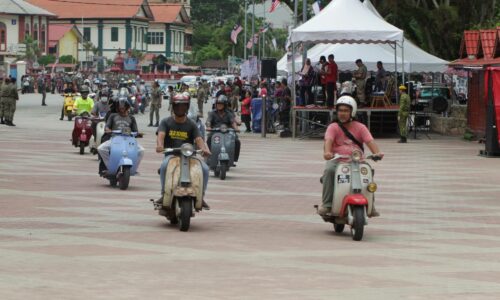 Basikal tua, vespa klasik antara 39 perarakan kenderaan di Banda Hilir