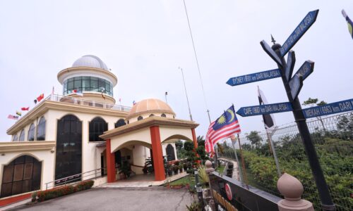 Gedung ilmu cakerawala di Tanjung Bidara