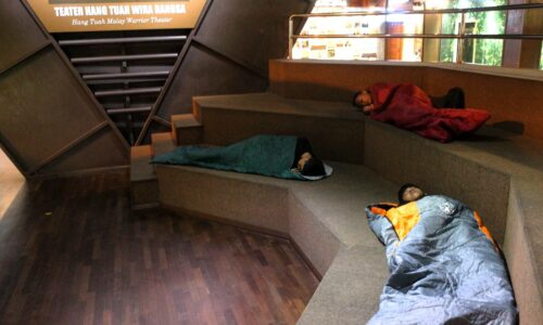 Seronok tidur dengan ‘Hang Tuah’