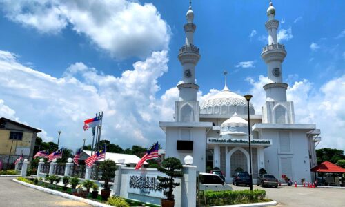 Lambaian Masjid Putih