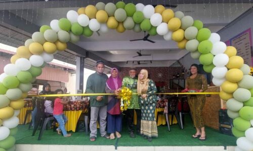 Makan sampai kenyang pada satu harga di Saferah Steamboat & Grill vs Laksa Buyong, Sungai Udang