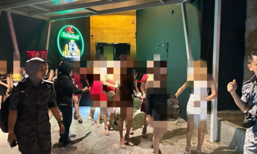 15 ‘gadis kalung bunga’ warga asing ditahan