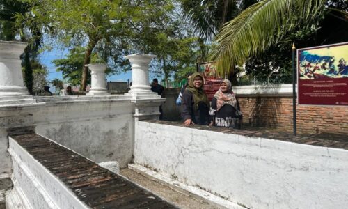 Cat semula, tambah papan tanda Makam Hang Tuah