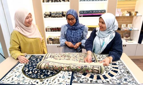 The Prayer Mat buka cawangan di Dataran Pahlawan: Dari ‘Haramain’ ke bumi Melaka