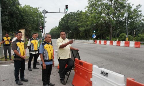 Pelaksanaan No Right Turn’ di Melaka Mall, Kandang-Duyong secara berperingkat