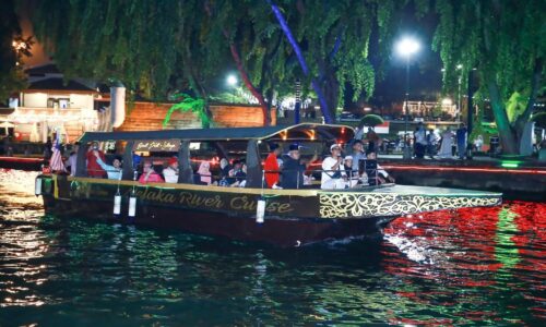 Sungai Melaka bergema alunan selawat