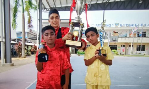 Dua beradik seronok belajar pantun menerusi Dondang Sayang