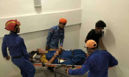 Lif rosak, APM bantu turunkan tiga sekeluarga