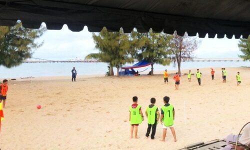 Ketengahkan pelapis baharu pasukan bola sepak pantai DUN
