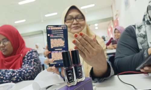 Semangat berniaga tidak dimamah usia