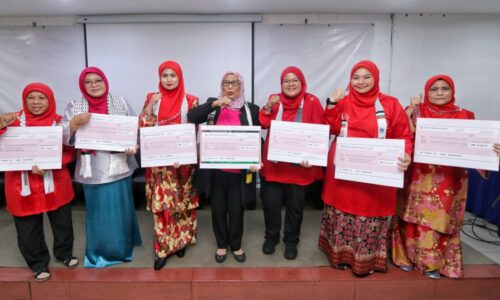 Wanita UMNO Melaka sumbang RM116,135 untuk rakyat Palestin