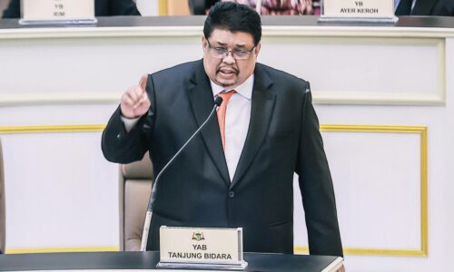 Pantun KM tarik perhatian dewan