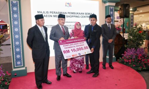 60 buah sekolah seluruh negara terima bantuan kelas pintar