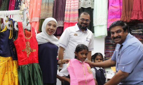 Deepavali: 36 pelajar susah dapat baju raya