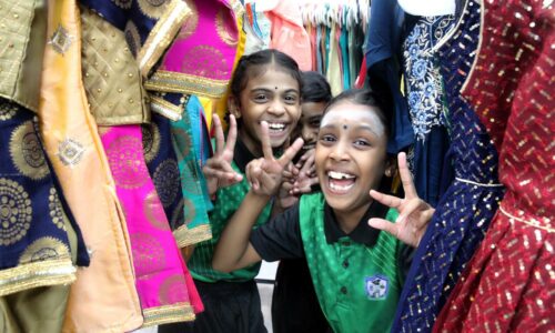 ‘Cikgu, kami seronok dapat baju raya baharu’