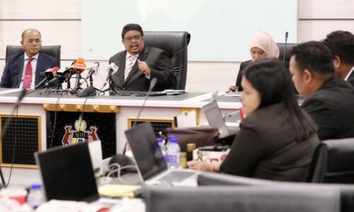 Penjawat awam Melaka dapat bonus setengah bulan gaji