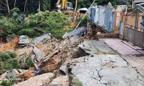 46 cerucuk besi dipasang kawal pergerakan tanah di Puchong