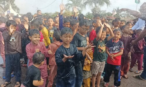 Bangun awal pagi, teruja berkhatan beramai-ramai