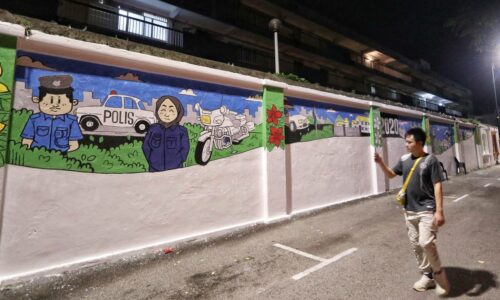 Lebih 70 bangunan berwarna-warni hiasi Sungai Melaka