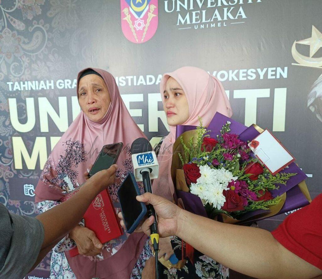 Sebak terima diploma arwah anak