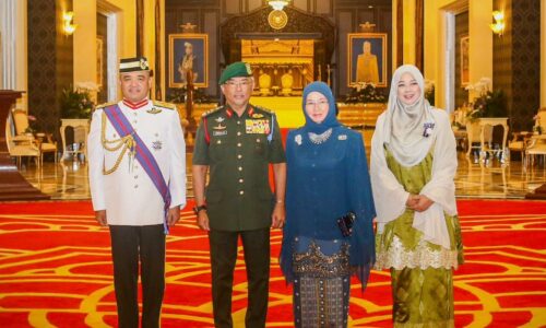 Agong kurnia gelaran Tan Sri kepada Panglima Tentera Darat