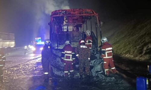 Seorang maut, dua parah bas persiaran terbakar