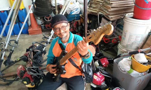 Gitaris Olan tak malu jadi pekerja pembersihan di Melaka